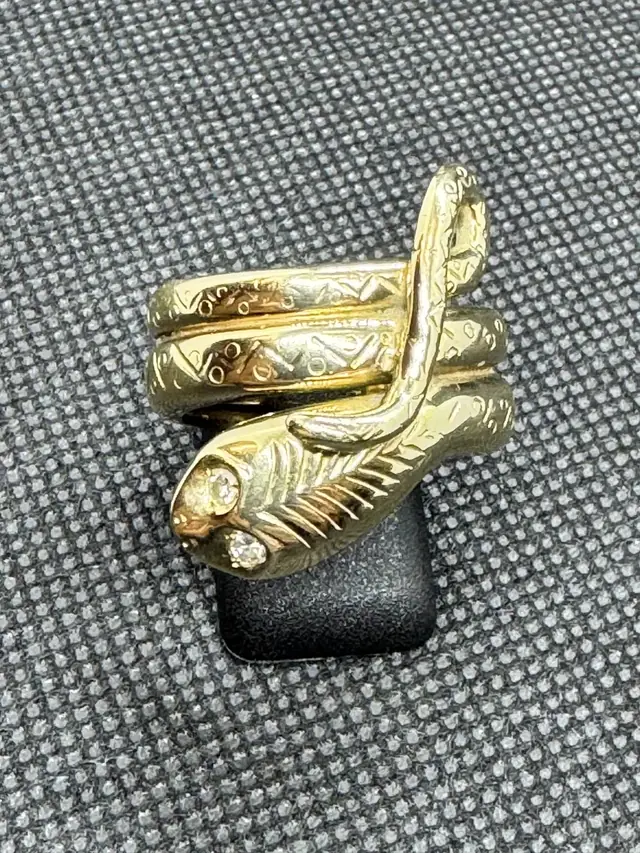Schlangenring mit 2 Diamanten