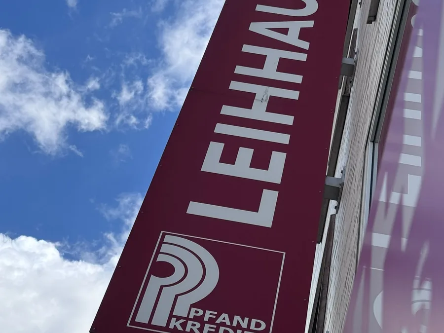 Außenwerbung „Leihhaus“ mit Pfandkredit-Signet